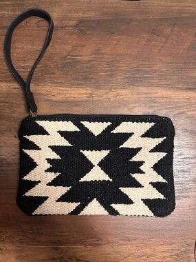 🆕 Panache Apparel Black/Cream Aztec Western Wristlet